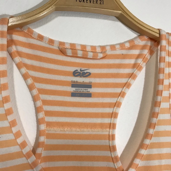 ❗️🏋️‍♀️ Nike Striped Dry Fit Tank Top - Picture 2 of 4